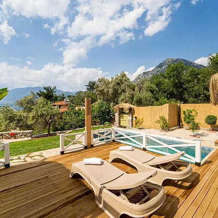 Gorgeous Villa With Private Pool And Terrace Surrounded By Nature In Fethiye 페티예